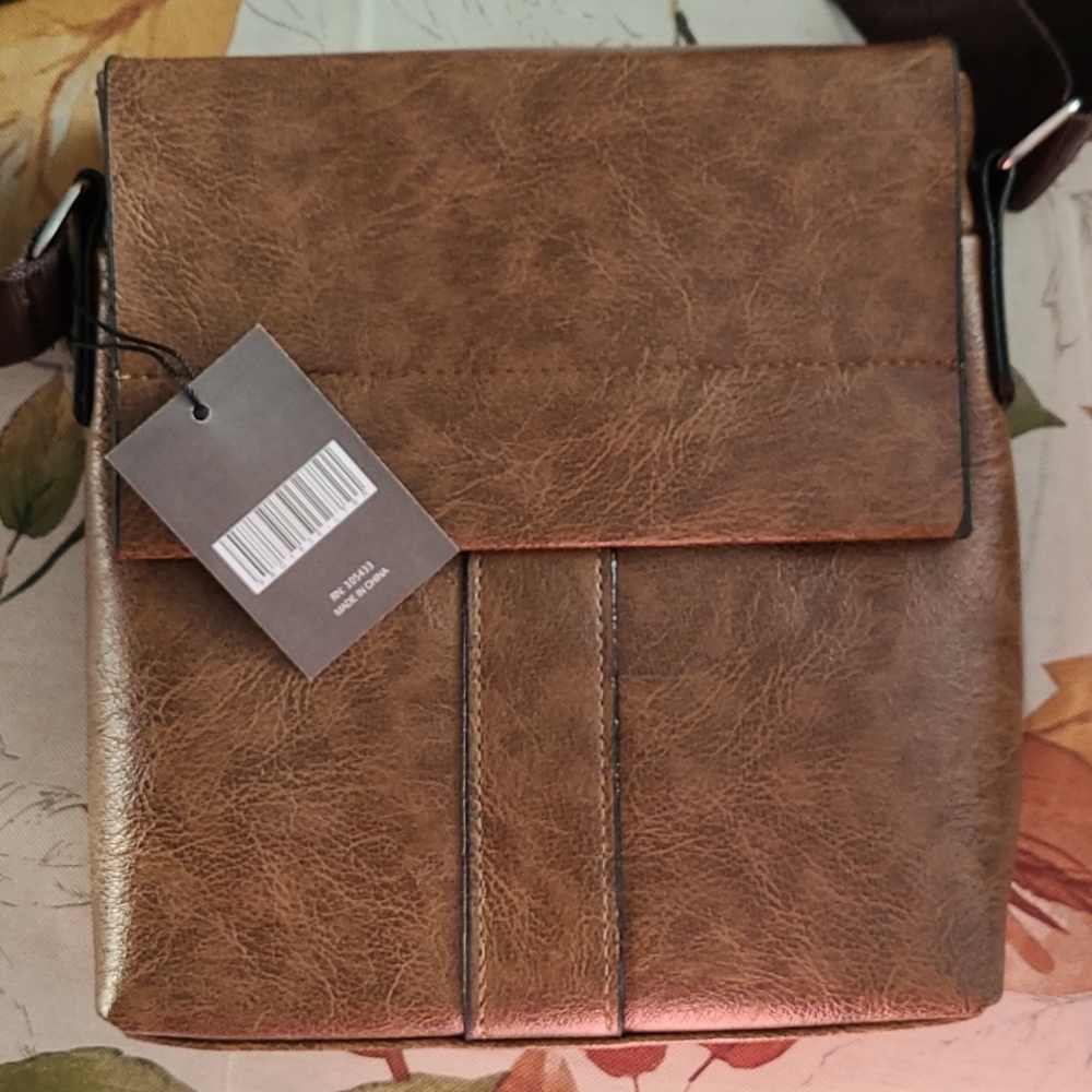 Unisex Westend brown leather shoulder bag. NWT